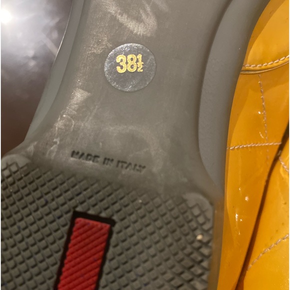 Prada . - Picture 3 of 5